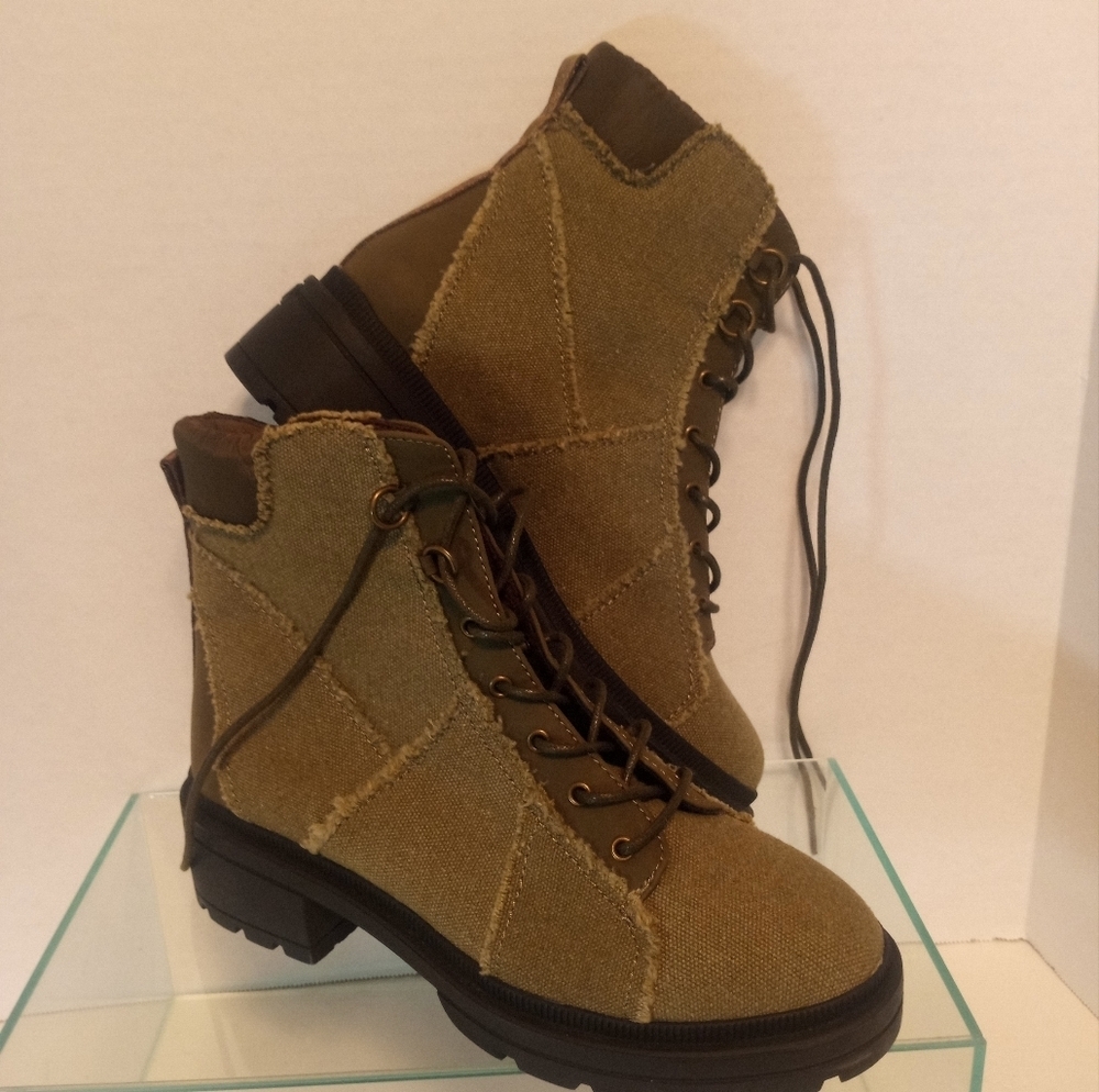 Rocket Dog Isola Army Green Lace-up Women Ankle Bootie Size 8